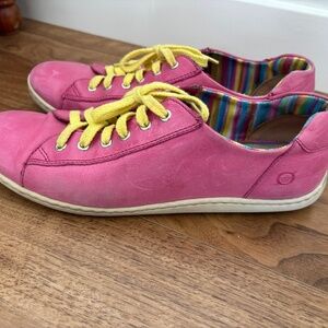 Born Pink Shoes w/ Yellow Laces • Size 9
